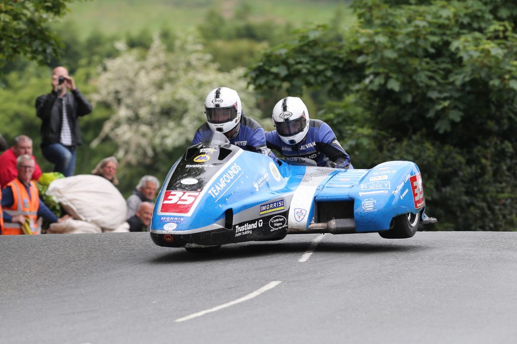 DAVE KNEEN/PACEMAKER PRESS, BELFAST: 04/06/2016: Peter Founds and Jevan Walmsley* (LCR Suzuki - Trustland Construction) at Ballaugh Bridge during the Sure Mobile Sidecar TT race.