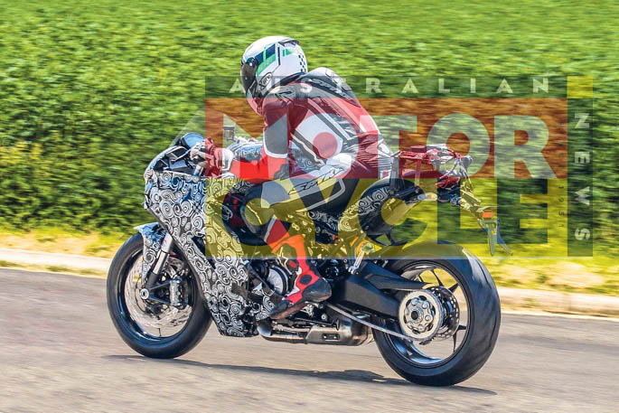 Ducati-939-SuperSport-001