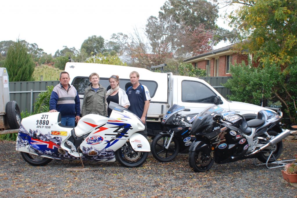 family with 209mph busa on right 4