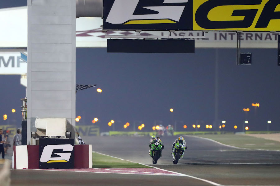 Kyle Smith and Sofuoglu over the line, WSS race, Qatar WSBK 2016