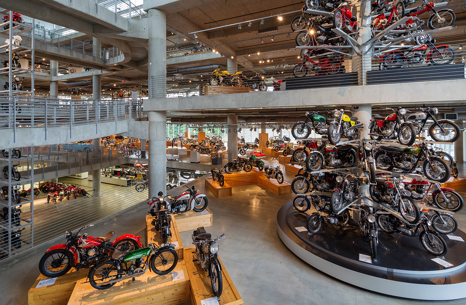 MOTORCYCLE MUSEUM WORLD TOUR MUSEUM No 02 BARBER VINTAGE MOTORSPORTS MUSEUM - Australian