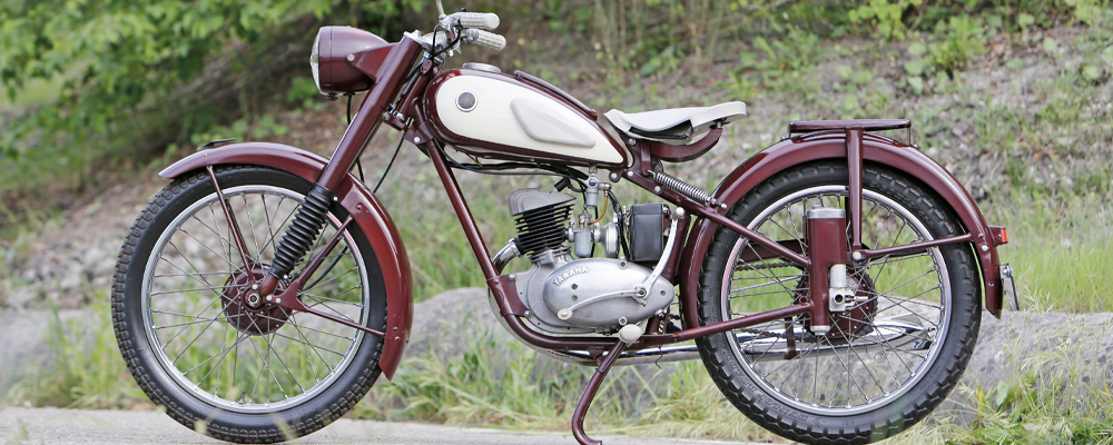 Yamaha Motor do Brasil - YA1 foi a primeira moto #Yamaha, em 1955. Foi  chamada de Akatombo, a libélula vermelha. A sua mais célebre conquista  foi o 1º lugar na corrida da