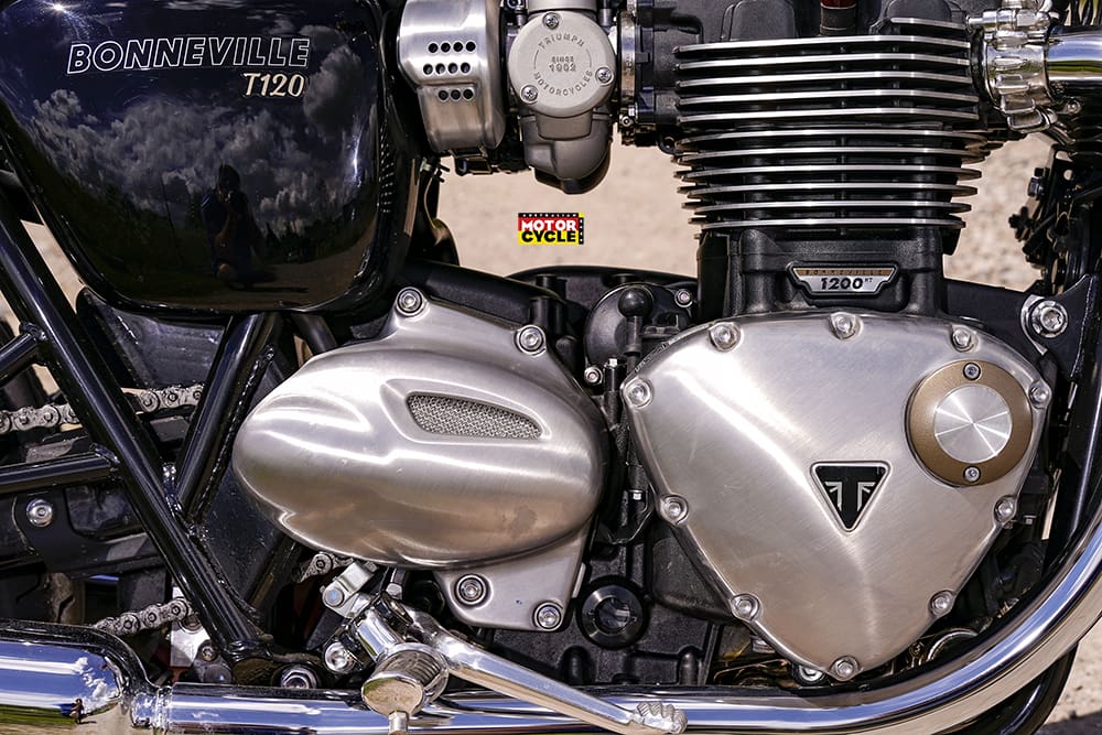 triumph t120 oil capacity