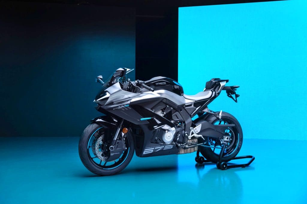 CFMOTO 675SR-R studio