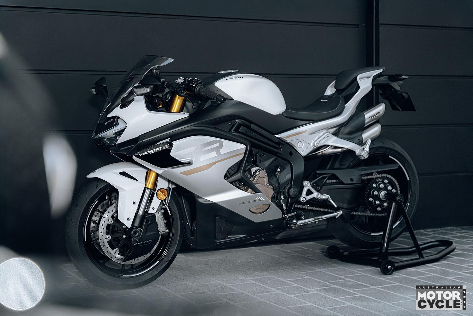 CFMOTO_750SR-S_Lifestyle-7.jpg