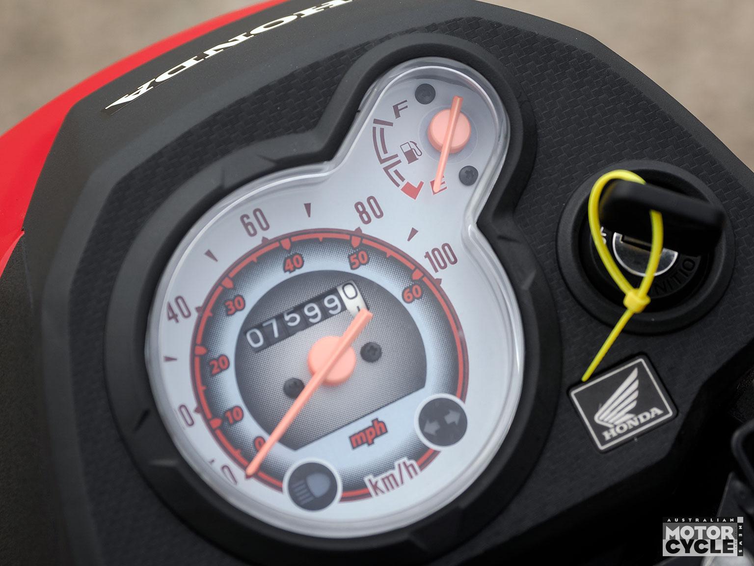 Instruments-Honda-Navi-_2013945.jpg