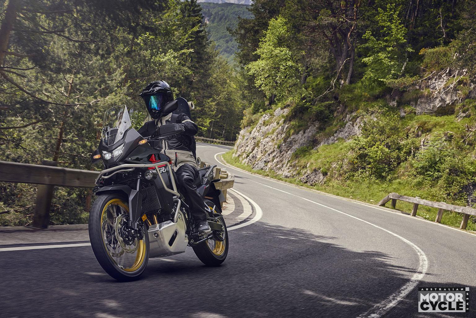 2025-XL750_Transalp_Black_Location_Actio